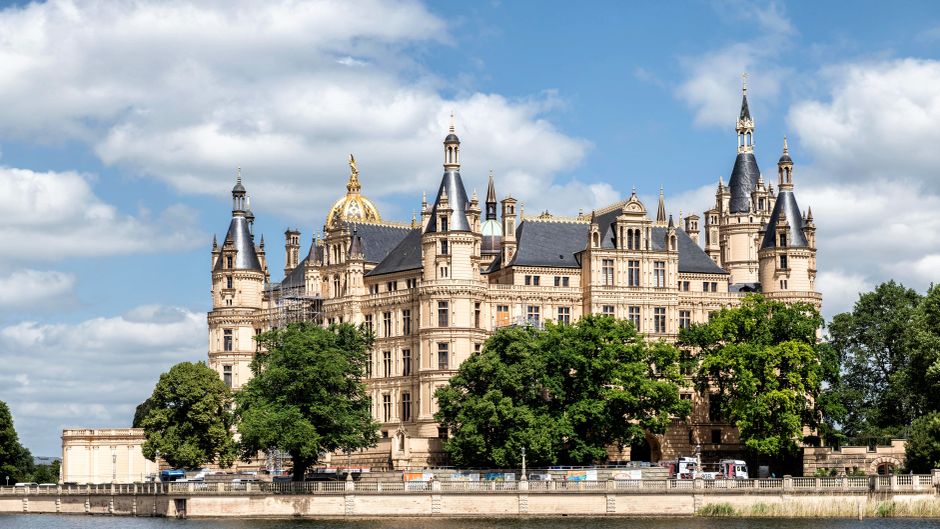 Discover the grandeur of Schwerin Castle, an iconic German landmark framed by lush greenery.
